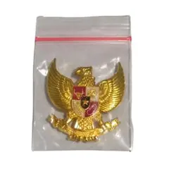 インドネシア館　ガルーダ　マグネットバッジ 極レア！大阪万博】インドネシア館VIP用ピンバッジ ガルーダ - メルカリ