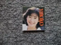 岡田有希子　ステッカー　３・２ｘ３ｃｍ　雑誌付録