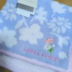 LAURA ASHLEY 花柄タオルハンカチ 水色