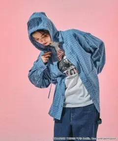 ニコアンド ストレンジャーシングス フード付き青チェックシャツ