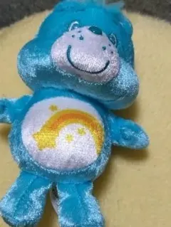 ケアベア™シャイニーベロアマスコット2　ブルー