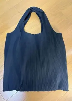 cos プリーツ トートバッグ ブラックのサムネイル