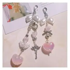 ハンドメイド　ビーズキーホルダー　y2k 韓国　チャーム　ピンク　コレクトブック