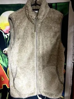 ユニクロ　ボアベスト　ベージュ