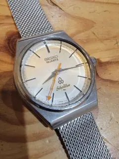 ジャンク品の腕時計/クォーツ/時間の確認は可能/部品寄せ集め時計