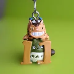 ジブリ　キャラクターグッズ　トトロとネコバス キーホルダー　11月誕生月