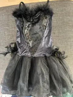 黒のフリル付きドレス110サイズ
