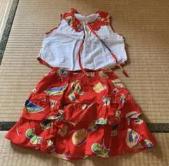赤いフリル付きスカート　ノースリーブトップス　セット