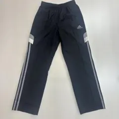 未使用　adidas 黒 ジャージパンツ 3本ライン 140