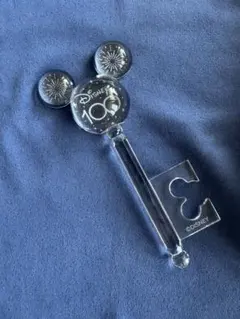 【新品】Disney 100周年記念 クリスタルキー アナハイムディズニーで購入のサムネイル