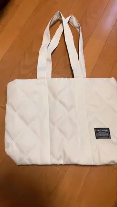ホワイトキルティングトートバッグ