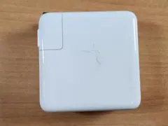 007 Apple 61W USB-C Power Adapter
