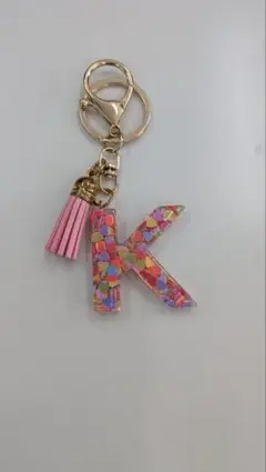 イニシャルK キーホルダー チャーム ピンク タッセルのサムネイル