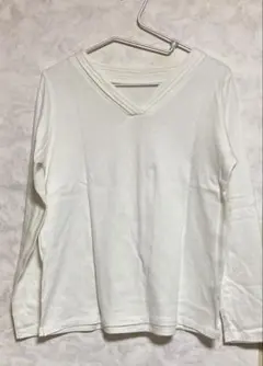 DHC ホワイト Vネック 長袖Tシャツのサムネイル