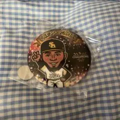 若鷹ガチャ　リーグ優勝ver. ヘルナンデス選手　缶バッチ