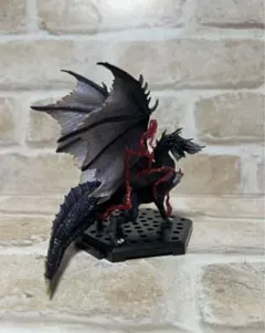 モンスターハンター　煌黒龍アルバトリオン フィギュア　（龍活性状態リペイント ）