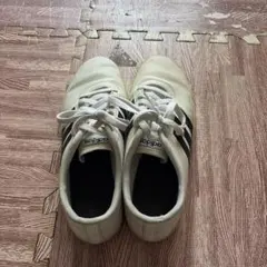 adidas ホワイト スニーカー 3本ストライプ