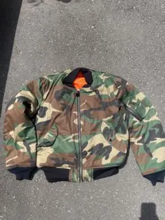 迷彩柄のMA-1です！ 男女問わず着れるサイズ感となっております！