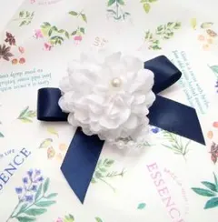 ☆子供用 ミニ コサージュ ホワイト フラワー ネイビーリボン☆