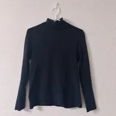UNIQLO黒のタートルネック長袖トップス