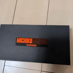 黒色茶托 5枚セット 緑色の花のデザイン