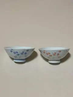 青とオレンジの花模様の飯碗セット