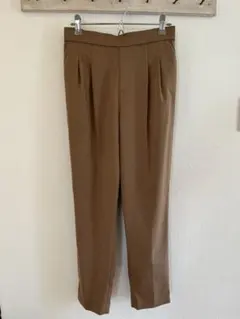 ブラウン プリーツ入り カジュアルパンツ