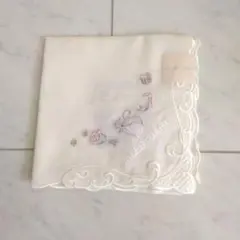 新品未使用　JILL STUART 刺繍入りホワイトハンカチ