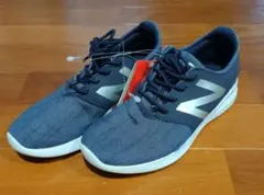 新品未使用　21㌢New Balance FUELCORE ネイビー スニーカー