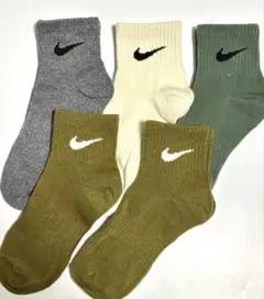 少数限　ナイキNIKE ポイント　ゴロ　シンプル　スポーツ　スニーカー　ソックス