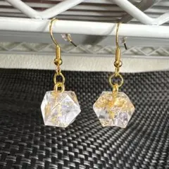 ハンドメイド 六角形クリアピアス