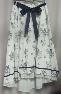 axes femme 蝶と薔薇柄 パピヨンフルールプリントスカート