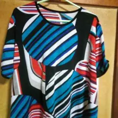 幾何学模様 半袖カットソーさらっとした生地で汗にも強く爽快な感じです。