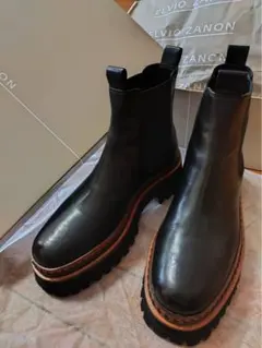 新品未使用♪ELVIO ZANON サイドゴアブーツ 37 ホワイト ELVIO ZANON/サイドゴアブーツ25,000円の新品タグ付き.*˚‧