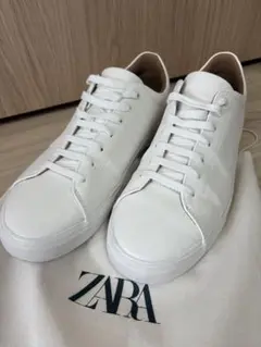 ア*モ様 ZARA ホワイト スニーカー　27.6 巾着付き