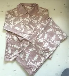 【クレヨンしんちゃん】ネネちゃんのうさぎ柄 サテンパジャマ 上下セット Sサイズ