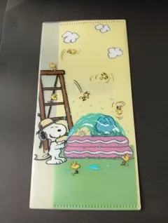 ピーナッツのクリアファイルとスヌーピーのステッカー