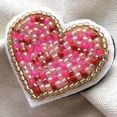 【お値下げ可能です(^^)】ビーズ刺繍ブローチ　ハート　かわいい　大人かわいい