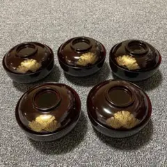 青森県の伝統工芸品である津軽塗（つがるぬり）の蓋付き椀です。 青森県の伝統工芸品である津軽塗（つがるぬり）の蓋付き椀です