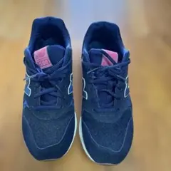 New Balance 580 ネイビー/ピンクスニーカー