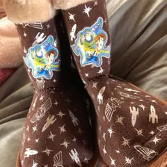 新品　裏ボア　ムートン風ブーツ　トイストーリー　19センチ　ウッディ