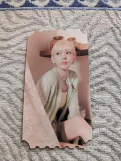 LE SSERAFIM サクラ　チケットカード　カフェ入場特典