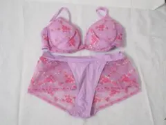 新品タグ付き　ブラ＆ショーツセット　M2、M　chut! INTIMATESのサムネイル