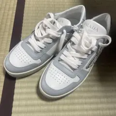 【断捨離】新品！PRADA スニーカー ホワイト グレーのサムネイル