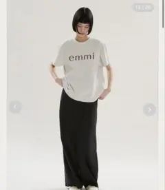emmi エミ ロゴプリント 半袖Tシャツ グレー