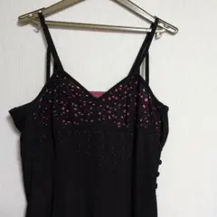 黒とピンクのキャミワンピース