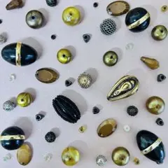 USヴィンテージ ビーズアソート　珍しいコンビビーズ　ＢＫゴールド系 美品70s