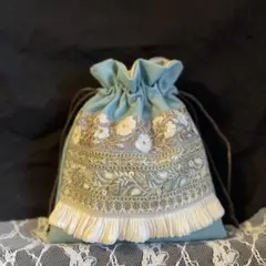 〈刺繍リボンたっぷり〉インド刺繍リボン巾着　縦18㌢×横16㌢