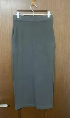ジュン　タイトスカートのサムネイル