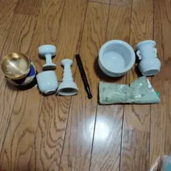 神具セット 白い陶器と金色のボウル